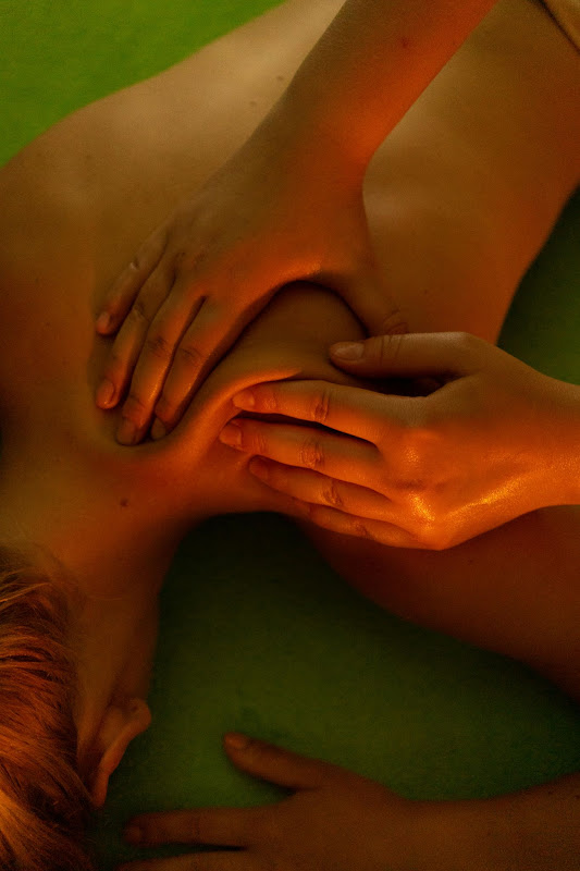 massage-3 https://heavenonsunset.com/wp-content/uploads/2025/04/massage-3.jpg